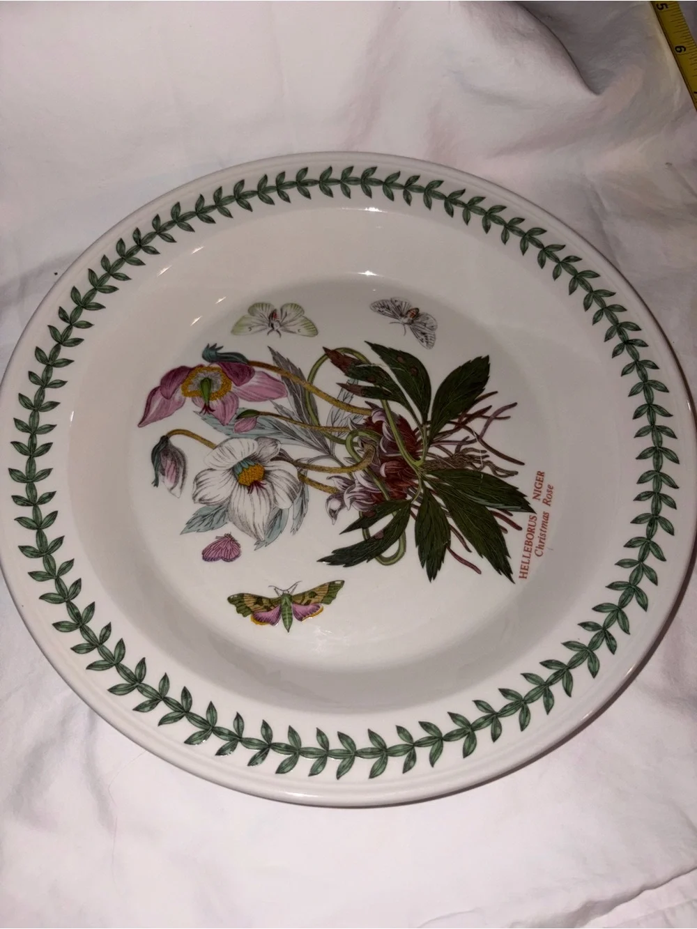 Like new Portmeirion Botanic Garden Pie Plate Christmas Rose